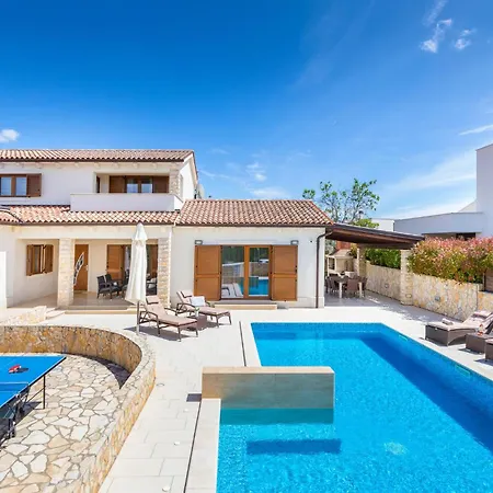 Pet Friendly In Sveti Kirin