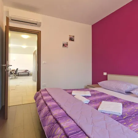 Vakantiehuis In Sveti Kirin With Jacuzzi *