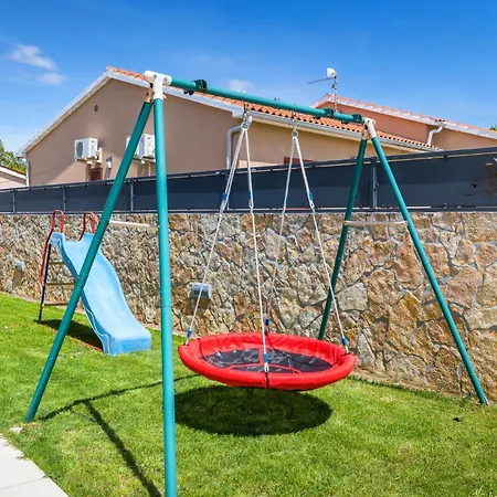 Pet Friendly In Sveti Kirin Dom wakacyjny *