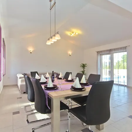 Pet Friendly In Sveti Kirin Dom wakacyjny *