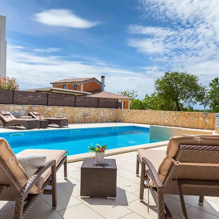 Pet Friendly In Sveti Kirin