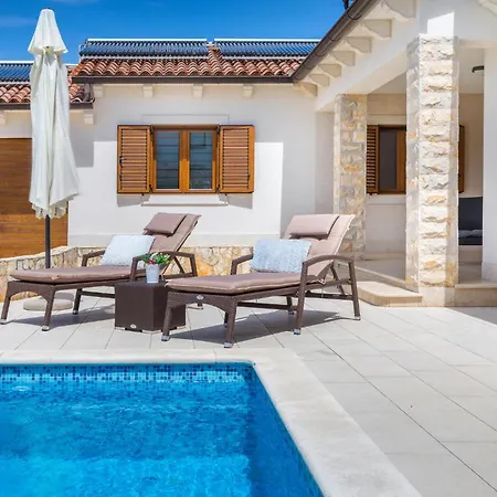 Vakantiehuis In Sveti Kirin With Jacuzzi *