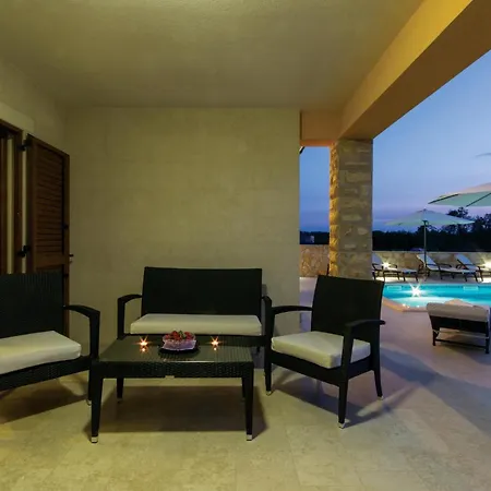 Vakantiehuis In Sveti Kirin With Jacuzzi *
