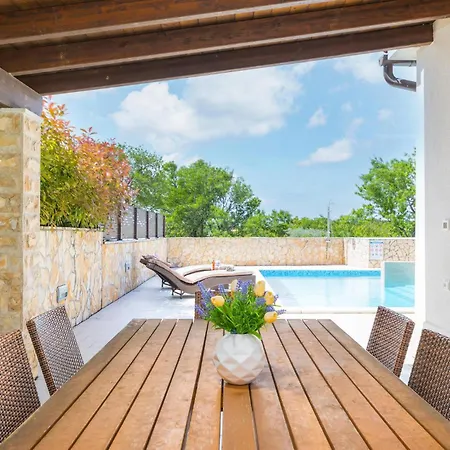 Pet Friendly In Sveti Kirin *